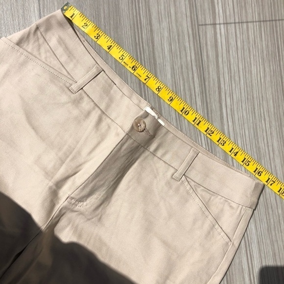 Khaki Crop capri pants Size 12 New without tags - Picture 5 of 6